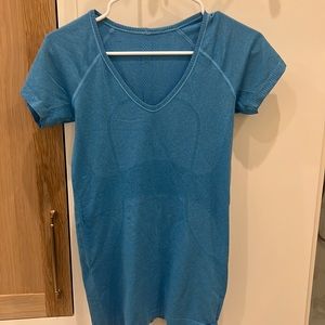 Lululemon size 6 top